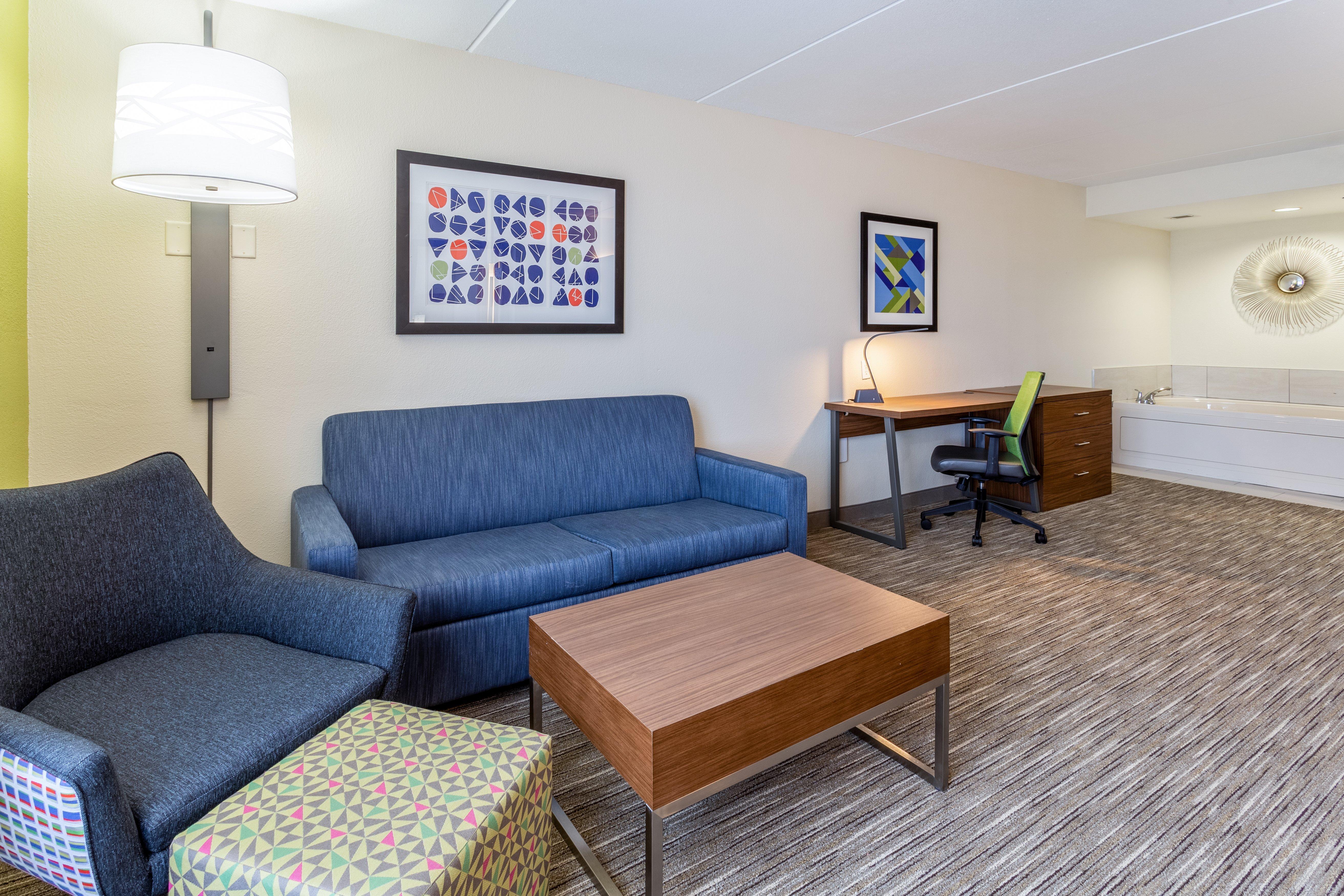 Holiday Inn Express & Suites Cedar Falls Eksteriør bilde