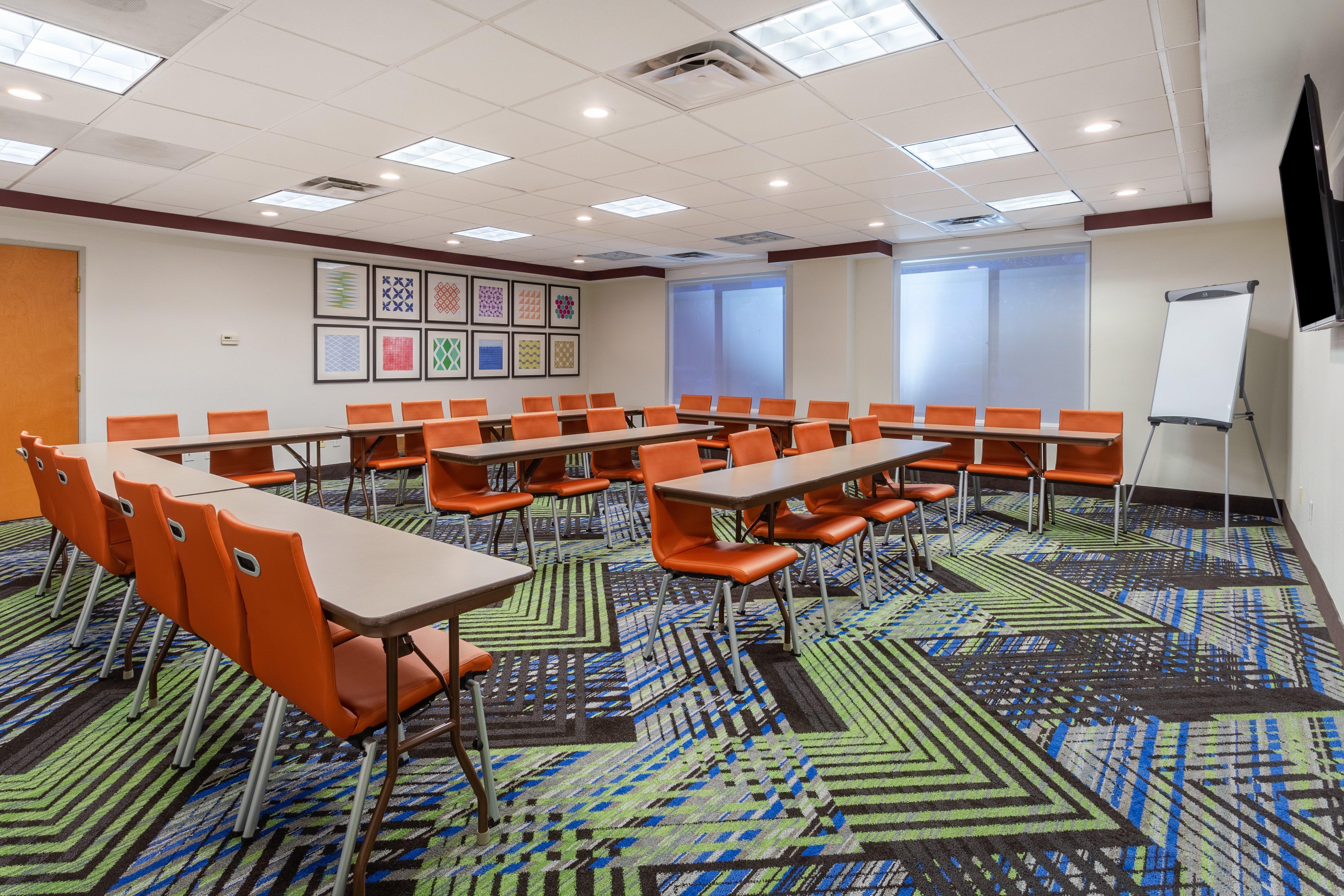 Holiday Inn Express & Suites Cedar Falls Eksteriør bilde